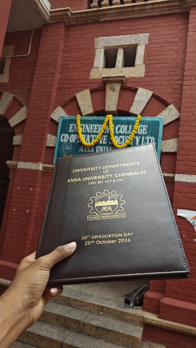 Varun09046827's tweet photo. graduate um paniten :)
MIT was the best of all lores I've ever been through.
A proper end card to my B.E degree would be a huge hug to all my homies I made here and a special person who made this journey innum special!
peruku pakkathula B.E vandhuruchuu 😌 https://t.co/vicLcVeEmK