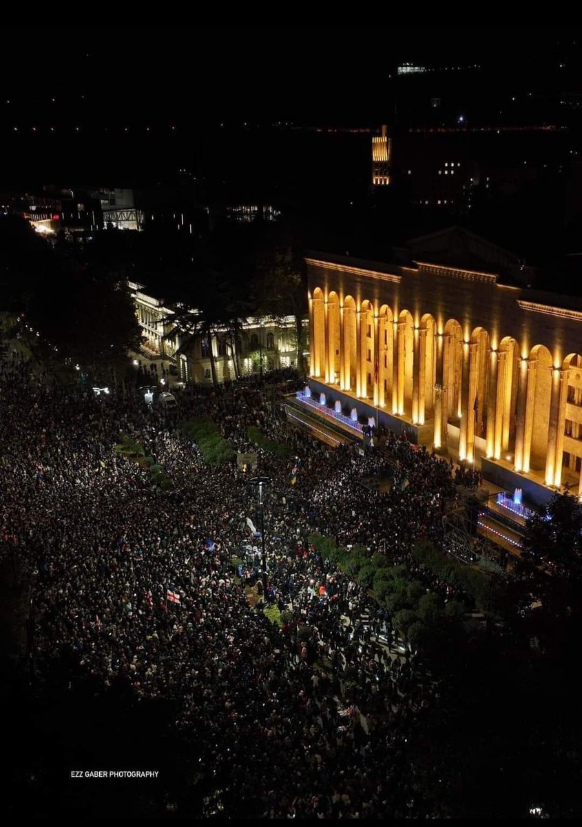 Arqumentinfo's tweet photo. Gürcüstanda prezident xalqı meydana çağırdı, mitinq başlandı https://t.co/R1ZkDtNlbJ