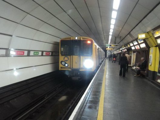 DownOnTheStour's tweet photo. Into my early/late teens I drifted away from the Railway Hobby due to it not being seen as cool (Stupid me)😞

But I still had a soft spot for the 507s and snuck photos of them whilst i could 📸

#507farewell #class507 #PEP #Merseyrail #hellfire #class508 #megatraction https://t.co/53ztSisLw9