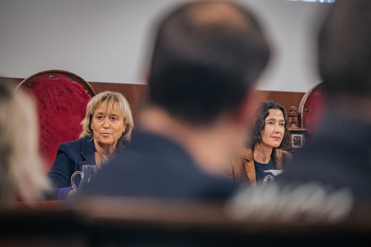 <a href="/nuriaparlon/">Parlon #apeudecarrer #interioriseguretatpública</a> <a href="/UniBarcelona/">Universitat de Barcelona</a> <a href="/ispccat/">ISPC</a> 📋 Aquest curs es graduen 50 homes i 17 dones. El <a href="/GrauSeguretat/">Grau en Seguretat</a> compta ja amb un total de 358 titulats, dels quals un 27,37% són dones.

#InteriorSeguretat