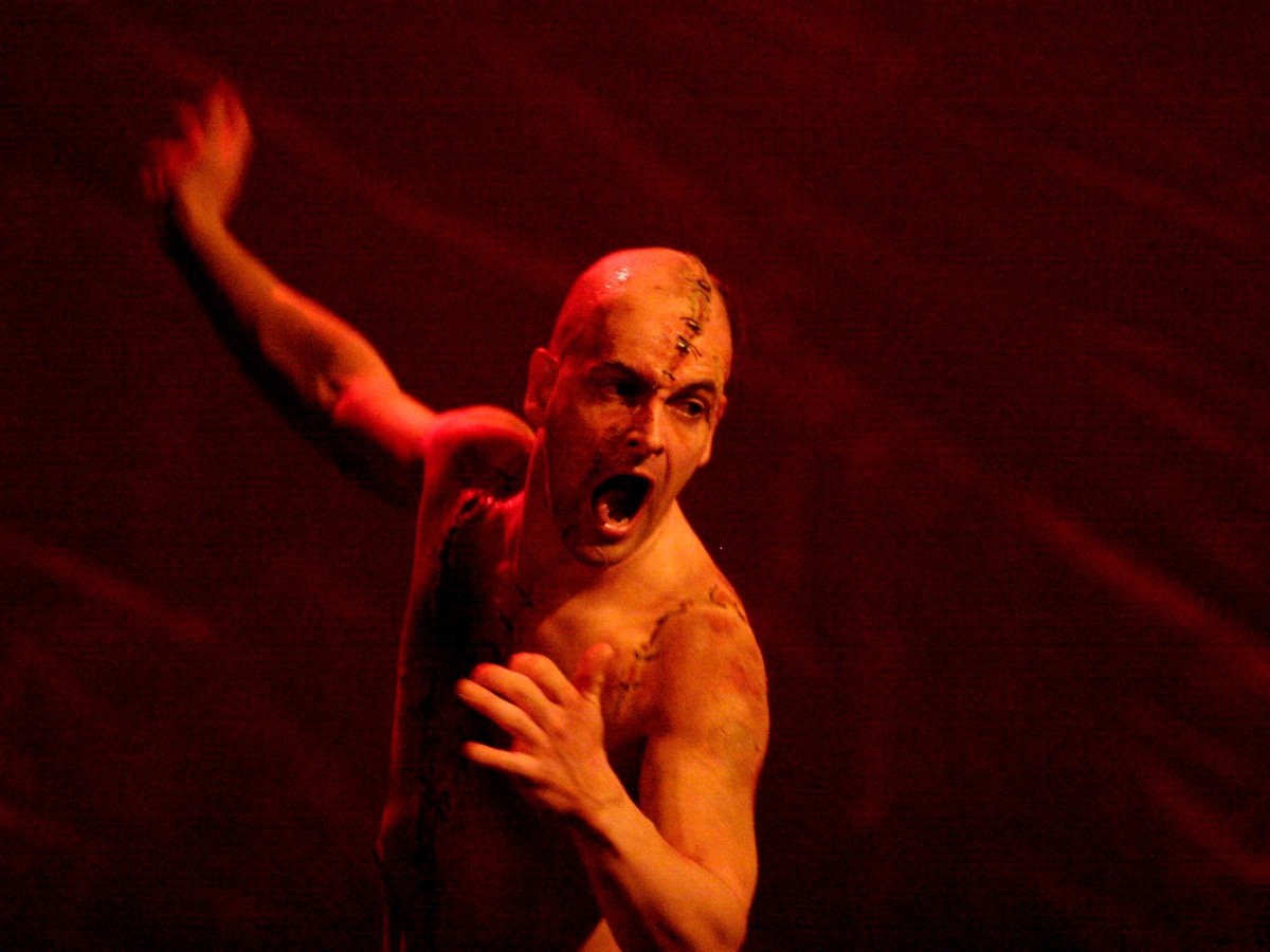 National Theatre Live tweet media