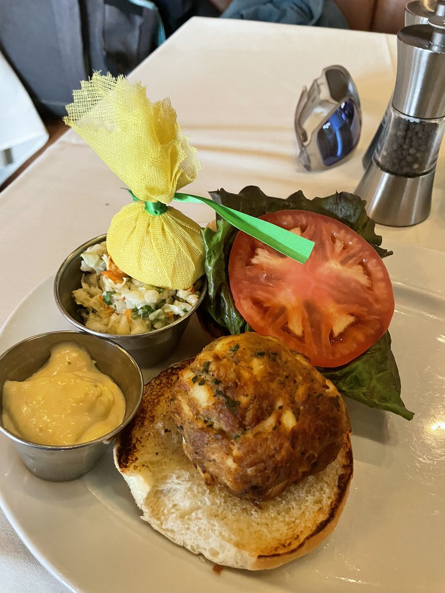 HarshmanJamie's tweet photo. Highly recommend The Hamilton in Washington DC.
Got the crab cake sandwich and the short rib rigatoni! Amazing! 🤩
#TheHamilton #America #Delicious https://t.co/euzM7TXnH4