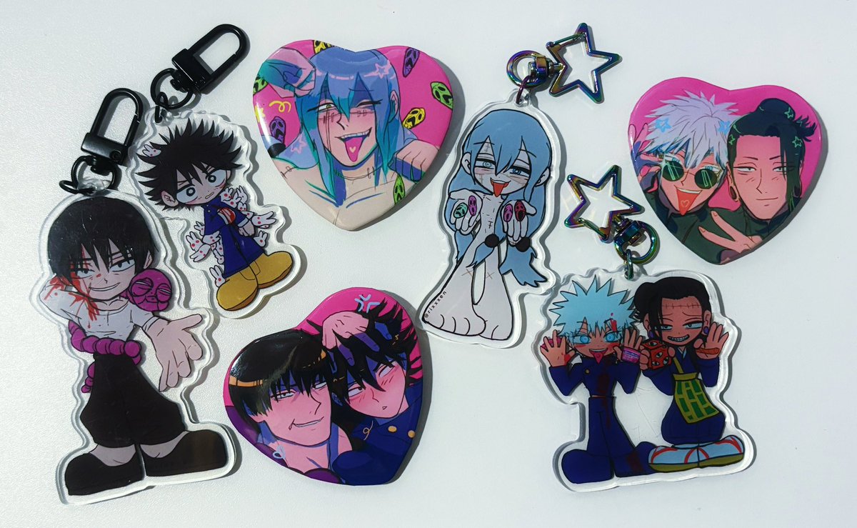 rixxxen's tweet image. 🩷🖤 SHOP UPDATE 🖤🩷
merch i had @ aiba and some of my old stock all available !!
👽new charms, stickers + heart buttons
👽twst, black butler, dandadan, yoriwaka, cozmez etc
🛍️ link in replies xoxo