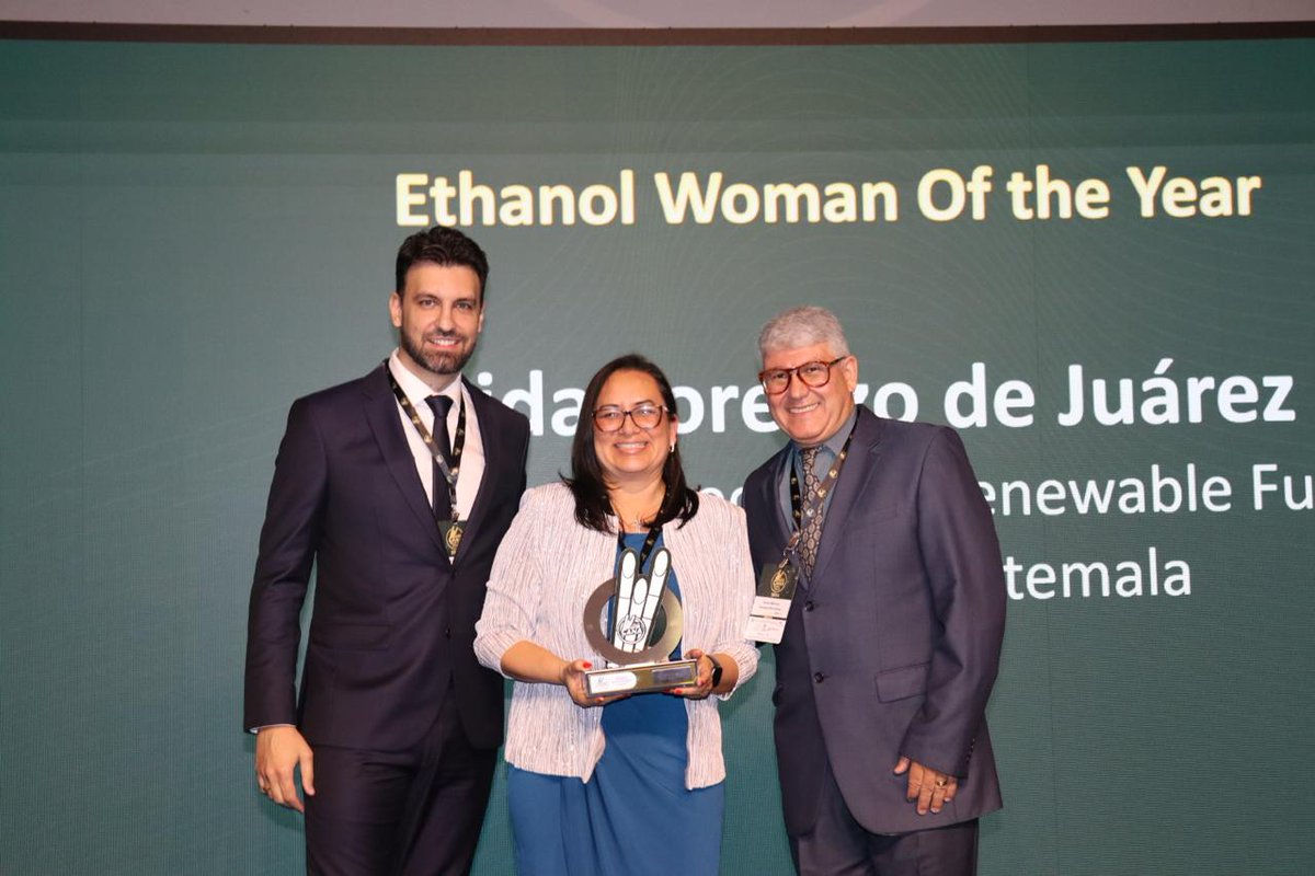 acrguate's tweet photo. Ingeniera Aida Lorenzo, Gerente General de ACR  nominadada y Ganadora del Reconocimiento 𝑬𝒕𝒉𝒂𝒏𝒐𝒍 𝑾𝒐𝒎𝒂𝒏 𝒐𝒇 𝒕𝒉𝒆 𝒚𝒆𝒂𝒓 edición 2024,  El evento realizado en la ciudad de Sao Paulo, Brasil, octubre 21. https://t.co/J7hLFFurk9 https://t.co/k8hgyaTBvU