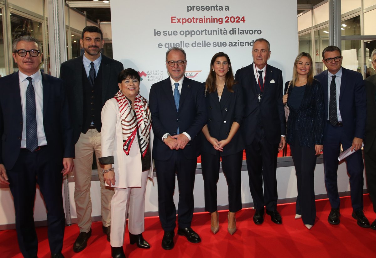 SenatoStampa's tweet photo. Il Vice Presidente @giamma71 Centinaio oggi, in rappresentanza del Senato, ha inaugurato la Fiera della Formazione #ExpoTraining 2024 📸 Allo stand #SenatoRagazzi, con il Vice Presidente della Camera @giorgiomule e autorità @RegLombardia, @ComuneMI ed @ExpoTraining https://t.co/haEylwFKKW