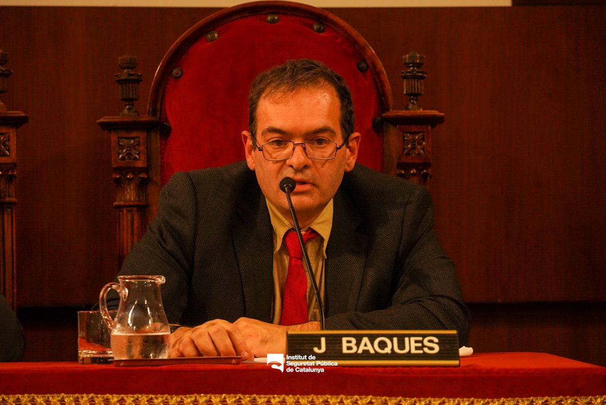 <a href="/MRocaFina/">Marta Roca Fina</a> <a href="/GrauSeguretat/">Grau en Seguretat</a> <a href="/UniBarcelona/">Universitat de Barcelona</a> El doctor Baqués🎙️: "En aquests 10 anys de trajectòria del <a href="/GrauSeguretat/">Grau en Seguretat</a> toca agrair. Gràcies a l'equip humà de la Subdirecció Gral. d'Estudis Universitaris de l'#ispccat, pel seu treball vocacional impressionant. A l'#ispccat m'hi sento com a casa".