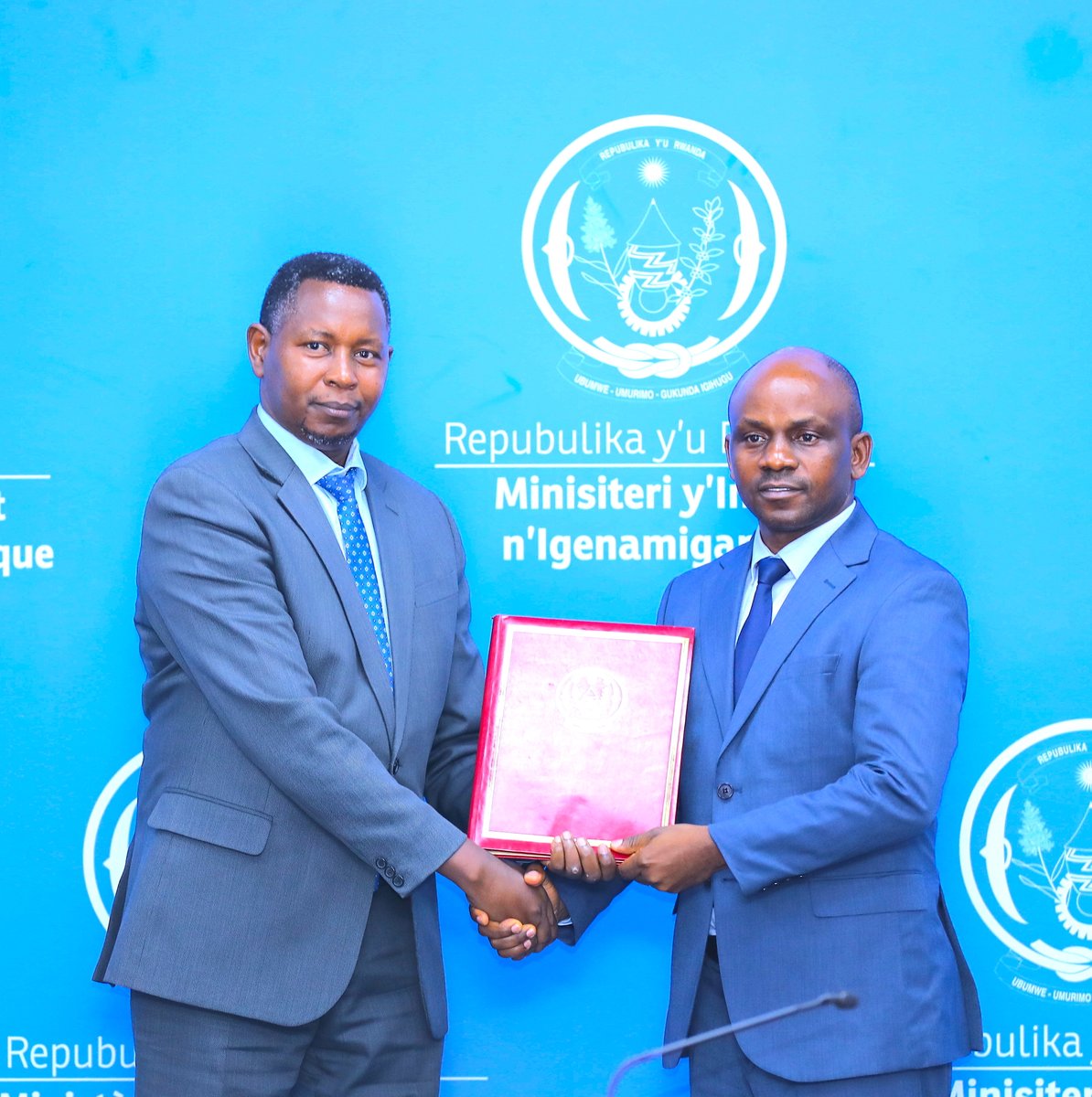 RwandaFinance's tweet photo. We are excited to welcome new members to our senior management team while bidding farewell to our outgoing members. Our commitment remains strong: to deliver on our core mandate of fostering sustainable growth, creating economic opportunities, and improving the living standards of all Rwandans. #ImihigoIrakomeje