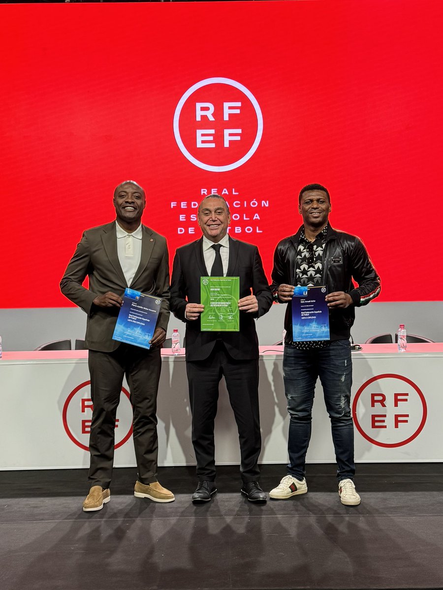 marcoagentfifa's tweet photo. REAL FEDERACiON ESPAÑOLA CEREMONIA DE ACTA ENTREGA DE DiPLOMAS DIRECTOR DEPORTiVO SUPERiOR Y UEFA PRO 🇪🇸 https://t.co/WAuj80exfi