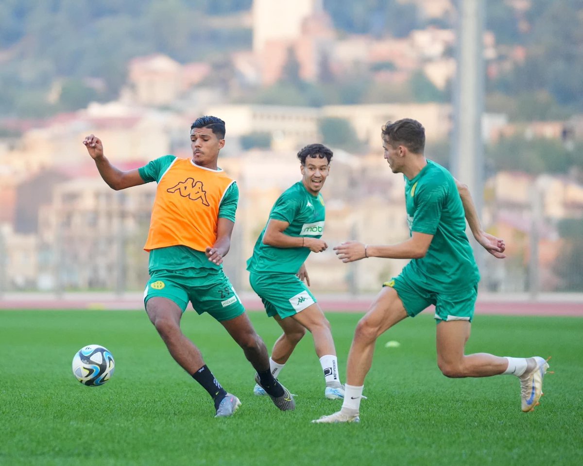 jsk_tweet's tweet photo. 📸 | Reprise des entraînements 🏃
#mobilis #JSKDigitalCom 🟡🟢 https://t.co/lcEVxaErjt