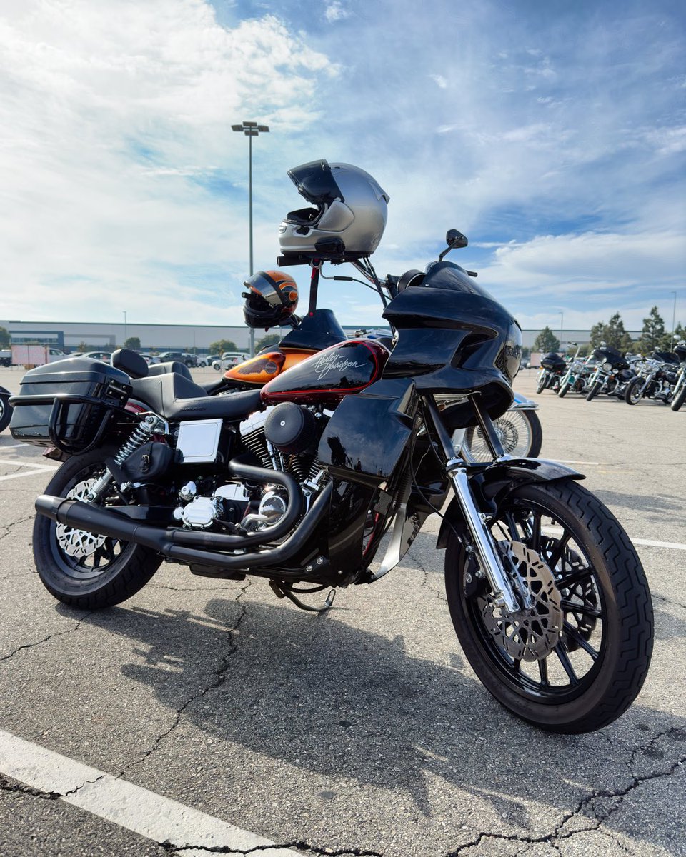 moonsmc's tweet photo. Stopped by the SoCal Cycle Swap Meet yesterday—surprisingly, there weren’t many vendors, but it was still packed with people. Didn’t find anything great, but here are a few bikes we spotted in the parking lot. #moonsmc https://t.co/lkEMrywpzt