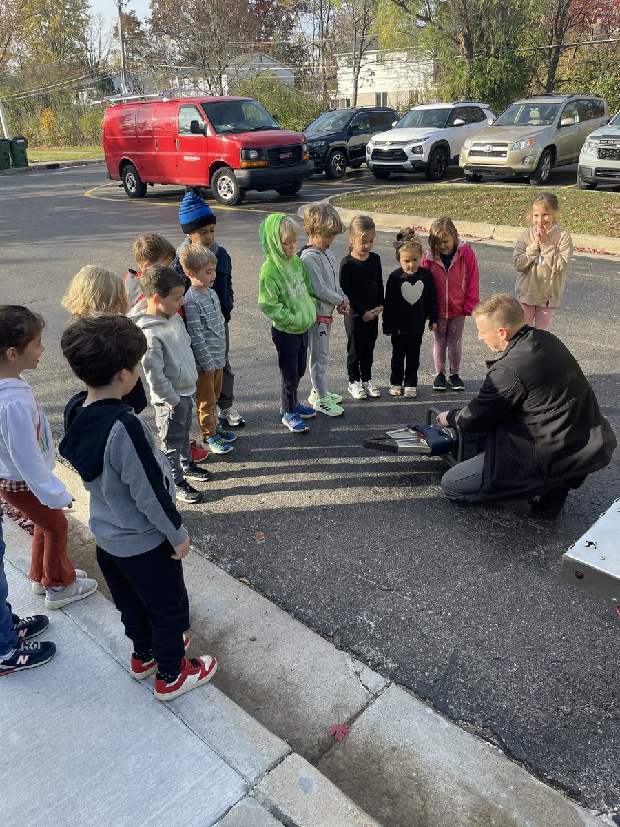 Thank you to Beverly Hills Public Safety for joining our Kindergarten classes to talk about Fire Safety this morning!