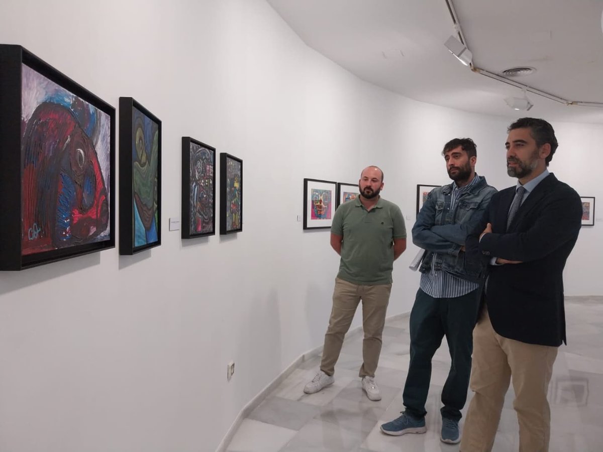 MuseoArteAlm's tweet photo. 🖼️ El concejal de Promoción de la Ciudad del @aytoalm, Joaquín Pérez de la Blanca visita la expo 'Alejandro López Cortés. Somos vida' acompañado por Alejandro Zamora, coordinador de la muestra y como no, por el artista.
Hasta el 10/11 en sala Perceval del @MuseoArteAlm #Espacio2 https://t.co/S6nXNzck39