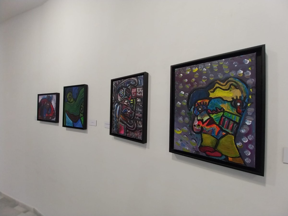 MuseoArteAlm's tweet photo. 🖼️ El concejal de Promoción de la Ciudad del @aytoalm, Joaquín Pérez de la Blanca visita la expo 'Alejandro López Cortés. Somos vida' acompañado por Alejandro Zamora, coordinador de la muestra y como no, por el artista.
Hasta el 10/11 en sala Perceval del @MuseoArteAlm #Espacio2 https://t.co/S6nXNzck39