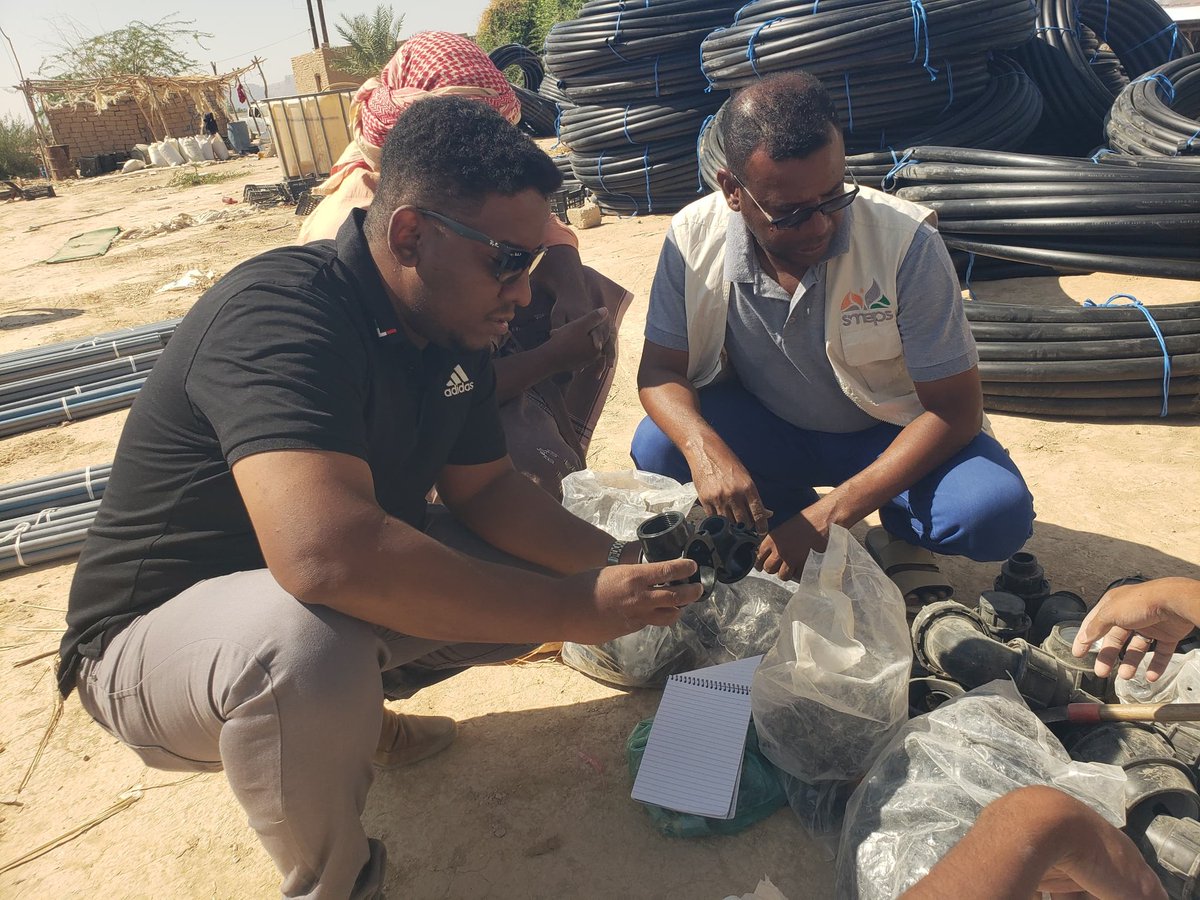 15bebd462fc143c's tweet photo. الإستمرار في توزيع شبكات الري بالرش للمستفيدين فئه الصغار في مشروع تحسين إنتاجية محاصيل الحبوب ((القمح)) للمساهمة في تعزيز الأمن الغذائي المشروع ممول من الجمعية الكويتية للإغاثة ( KSR) تنفيذ وكالة تنمية المنشآت الصغيرة والاصغر (SMEPS)مديرية وادي العين وحوره 
 م/ غازي سالم برباع https://t.co/qJ3dF6zboJ