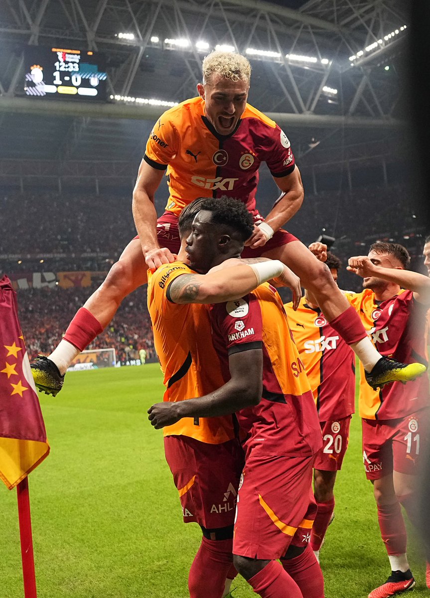 Barış Alper keeps giving us iconic celebration photos 😭