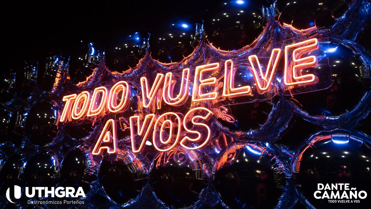 UTHGRACabaOk's tweet photo. Fotos de lo que fue #FiestaUTHGRA2024, con más de 35.000 personas cenando al mismo tiempo, 2100 mozos y camareros, 450 cocineros y 20 cocinas funcionando en simultáneo. Gracias a todos por haber sido parte de la cena más grande del mundo. #UTHGRACABA #TodoVuelveaVos #DanteVamaño https://t.co/XNMcc4hWKK