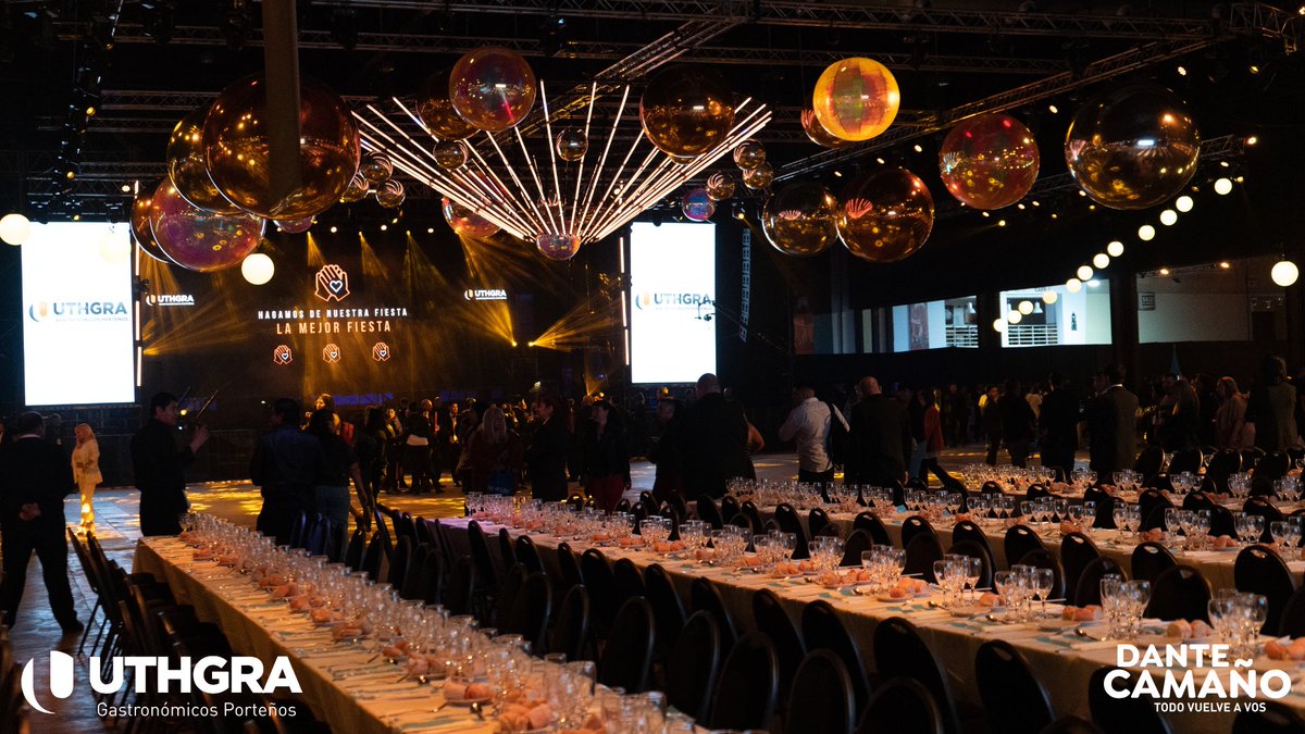 UTHGRACabaOk's tweet photo. Fotos de lo que fue #FiestaUTHGRA2024, con más de 35.000 personas cenando al mismo tiempo, 2100 mozos y camareros, 450 cocineros y 20 cocinas funcionando en simultáneo. Gracias a todos por haber sido parte de la cena más grande del mundo. #UTHGRACABA #TodoVuelveaVos #DanteVamaño https://t.co/XNMcc4hWKK