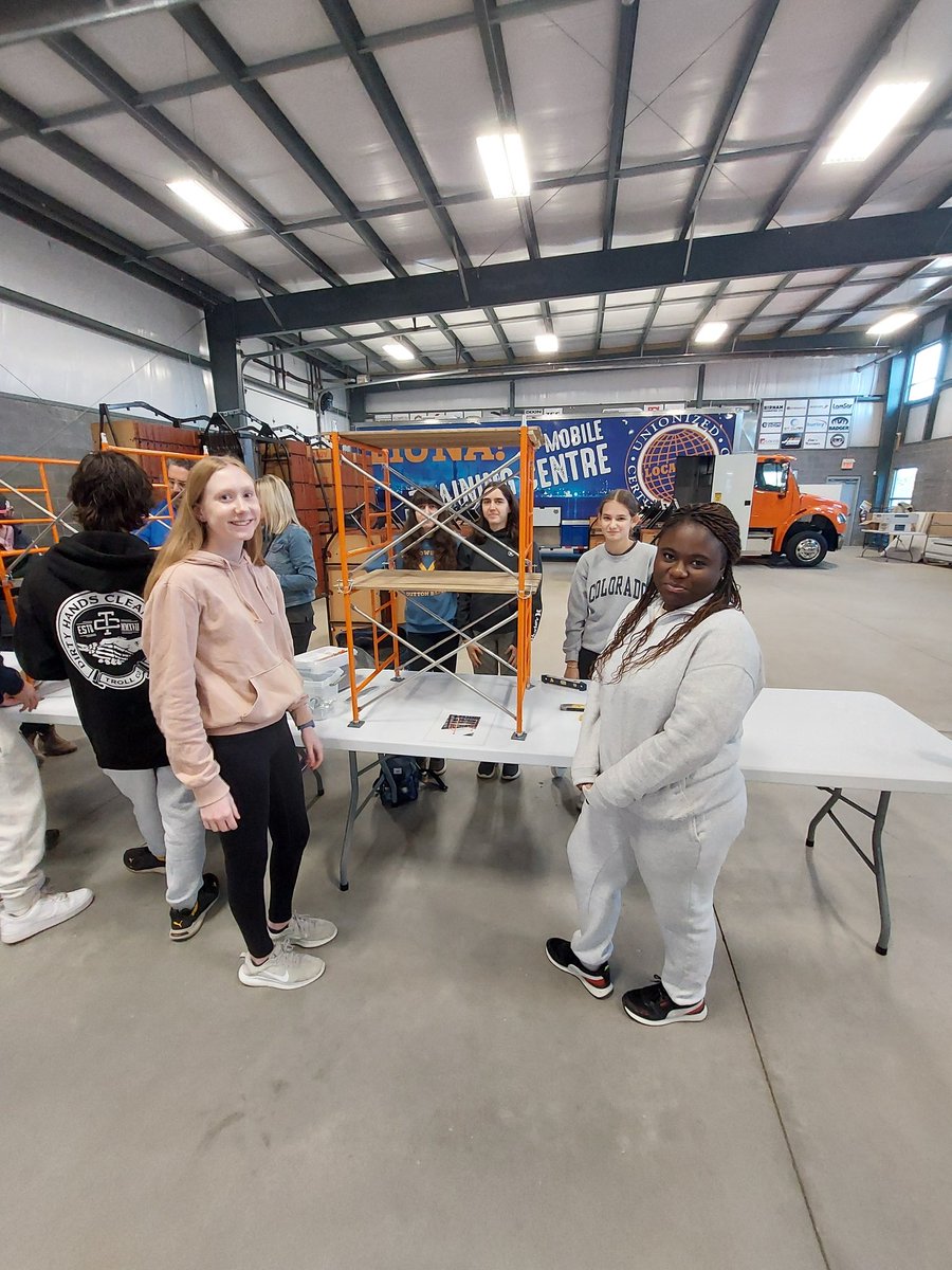 <a href="/ESCStFXavier/">École secondaire catholique Saint-François-Xavier</a> | Les élèves de la 9e, 10e et #MHS Fabrication ont participer à une jour d'exploration des métiers spécialisés le 22 octobre. Gros merci à Chad Hogan <a href="/liuna1089/">LiUNA 1089</a>, Jake Sit et Justine Perdeaux de Toolrite Engineering et Cari Meloche de <a href="/SLEconomicDev/">Sarnia-Lambton Economic Partnership</a>.