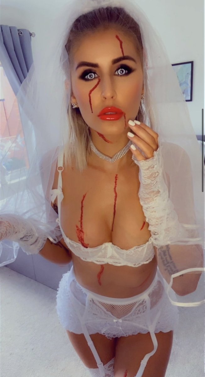We want to know who your favourite adult content creators are…? 

TAG them and make their day 😈💋

revealme.com/cali_london?a=…

Our HOT model <a href="/CaliLondonLG/">Cali_London 🎀</a> 

#adultcontent #contentcreator #camgirls #hornyaf #nsfw #nsfwtw #hotmodels #halloween