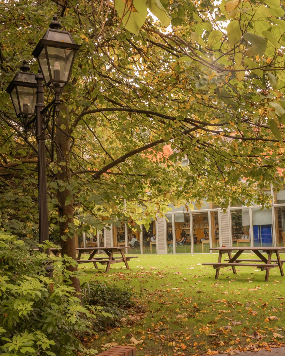 Cambridge_Uni's tweet photo. 🏫 @Hughes_Hall is one of three mature Colleges and only accepts undergraduate students over 21, but what else do you know about it?

1️⃣ Founded in 1885 as Cambridge Training College for Women Teachers, the College was renamed Hughes Hall in 1948 to honour its first Principal, Elizabeth Phillips Hughes, a pioneer of women's teacher training.

2️⃣ The College library houses the Ohtake Collection, a magnificent assemblage of books amassed by the late Professor Masatsugu Ohtake, featuring books from William Morris’ Kelmscott Press, first editions of poet Edward Thomas' works, and the school diary of Siegfried Sassoon.

3️⃣ Today, Hughes Hall’s students come from more than 80 countries, including 200+ undergraduates, 700+ postgraduates and 250+ Fellows.

📷 Lloyd Mann