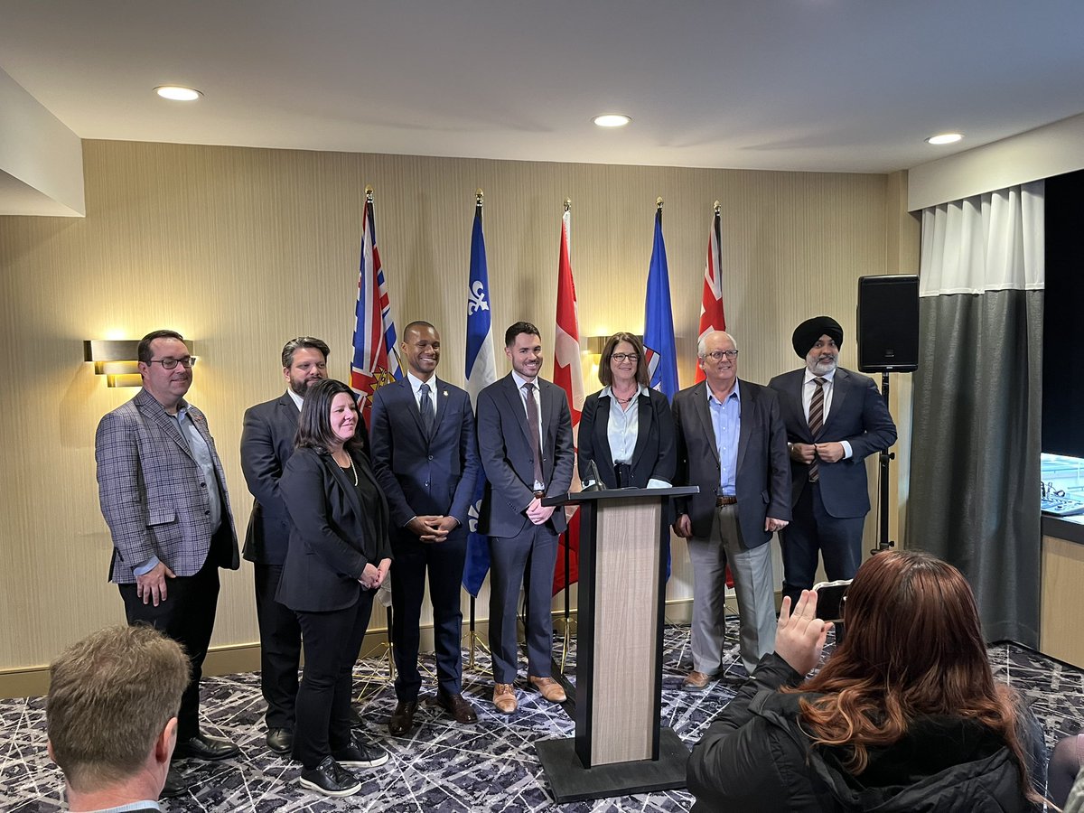 Canada’s largest regions and transit systems are aligned on the issue of transit funding. The federal govt needs to step up to address growth challenges and looming transit crisis facing both urban/suburban areas. An important  multi-partisan message