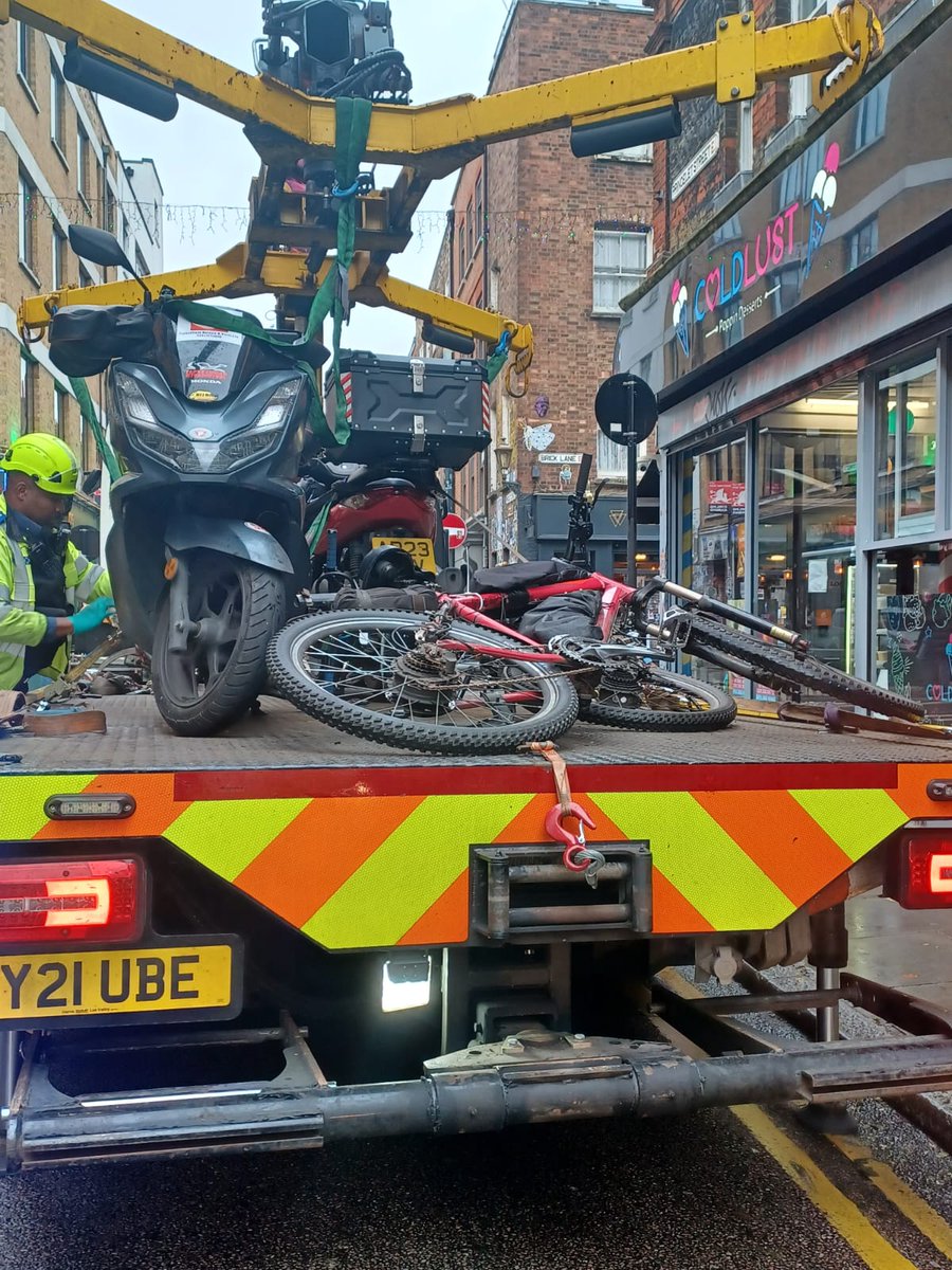 MPSTowerHam's tweet photo. #THTF joined @TowerHamletsNow THEOs today having received complaints regarding mopeds and eBikes causing ASB and major disruption in Brick Lane.
Engaging with local residents and business owners whilst clamping down on offenders with traffic legislation. https://t.co/O9J7p5rl3w