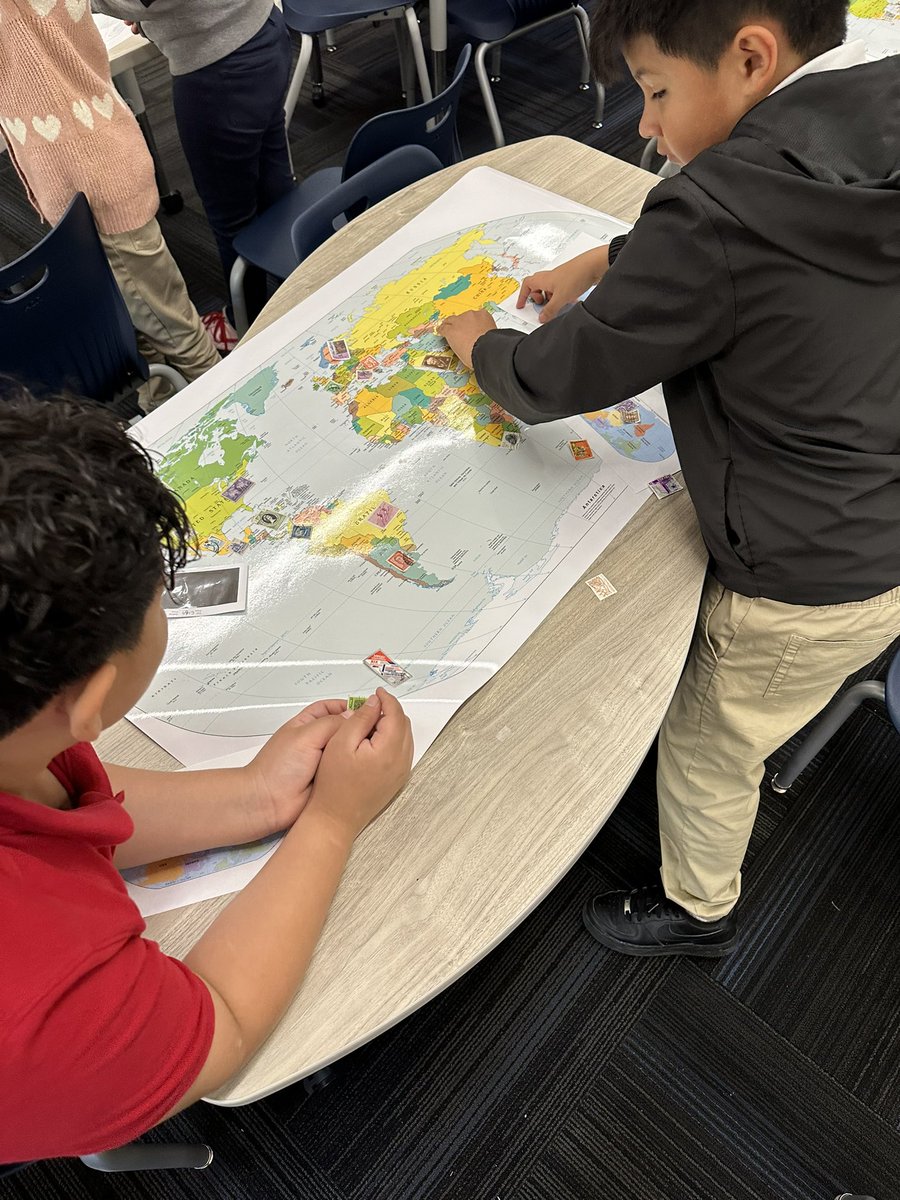 RodCarMaria's tweet image. 🌍📧Today, @mmsteamacademy students participated in a &quot;Maps and Stamps&quot; activity, exploring stamps from around the 🌎and locating their countries on a 🗺️. Thank you to our volunteers Mr. Wolman and Ms. Nibert for visiting us.  @DISD_Libraries @Alethea54580650 @MorenoSTEAM