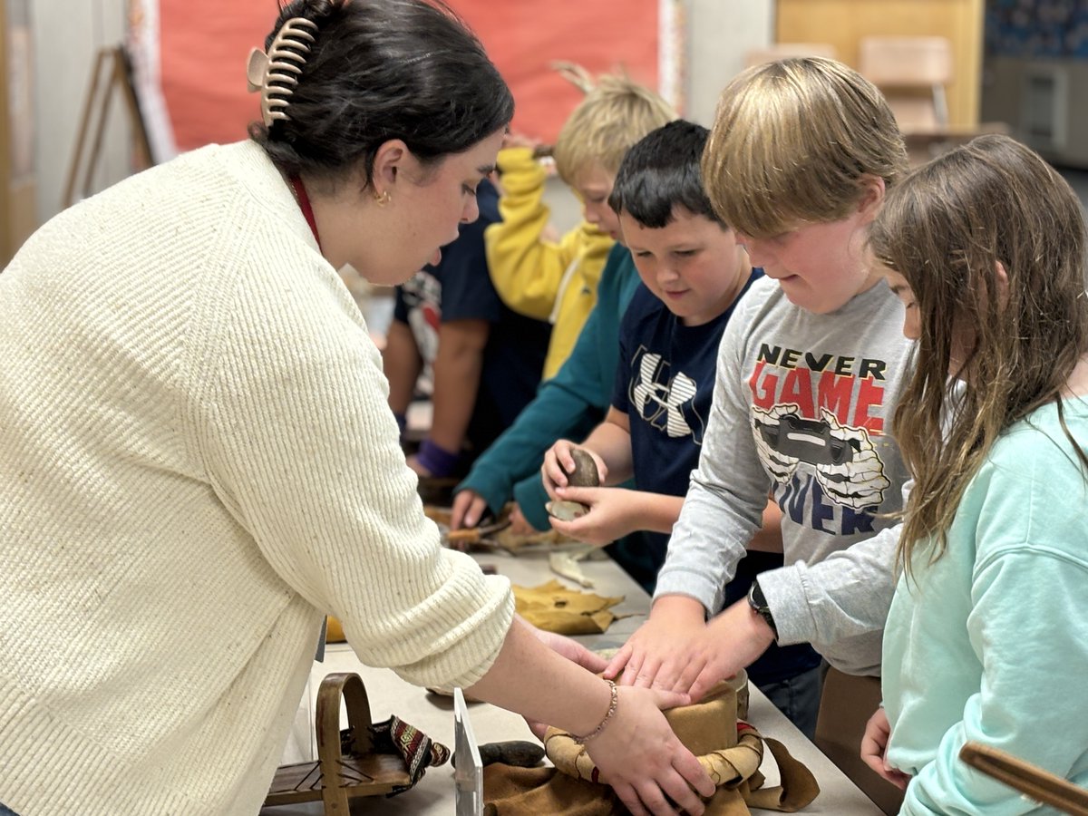 Lake George Elementary Library tweet media