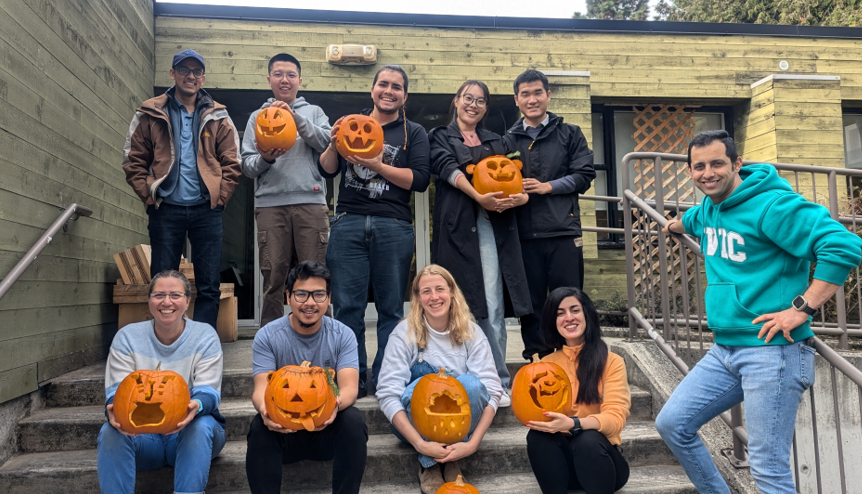 wash_canada's tweet photo. 👻 A spooOOOOooky season celebration here at UVic with the #WASHCanada group (and friends)! Complete with sugary snacks🍬, Halloween tunes 🎶, and first time pumpkin carvers 🎃! Which one is your favorite? https://t.co/7Ac14Wu7fQ