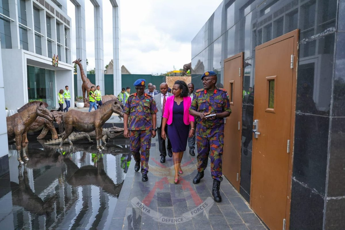 kdfinfo's tweet photo. This morning, Defence Cabinet Secretary Hon. Soipan Tuya toured the Uhuru Gardens National Monument and Museum to familiarize herself with the landmark facility. She was accompanied by Defence PS Dr. Patrick Mariru, DNSI Major General Bernard Waliaula https://t.co/SyHkHxefQJ https://t.co/9nwGBNnuNY