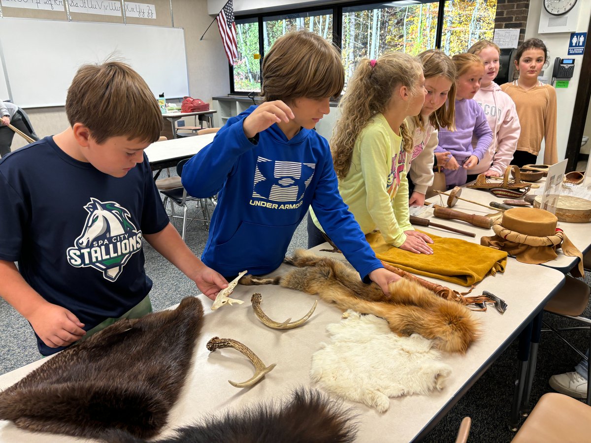 Lake George Elementary Library tweet media