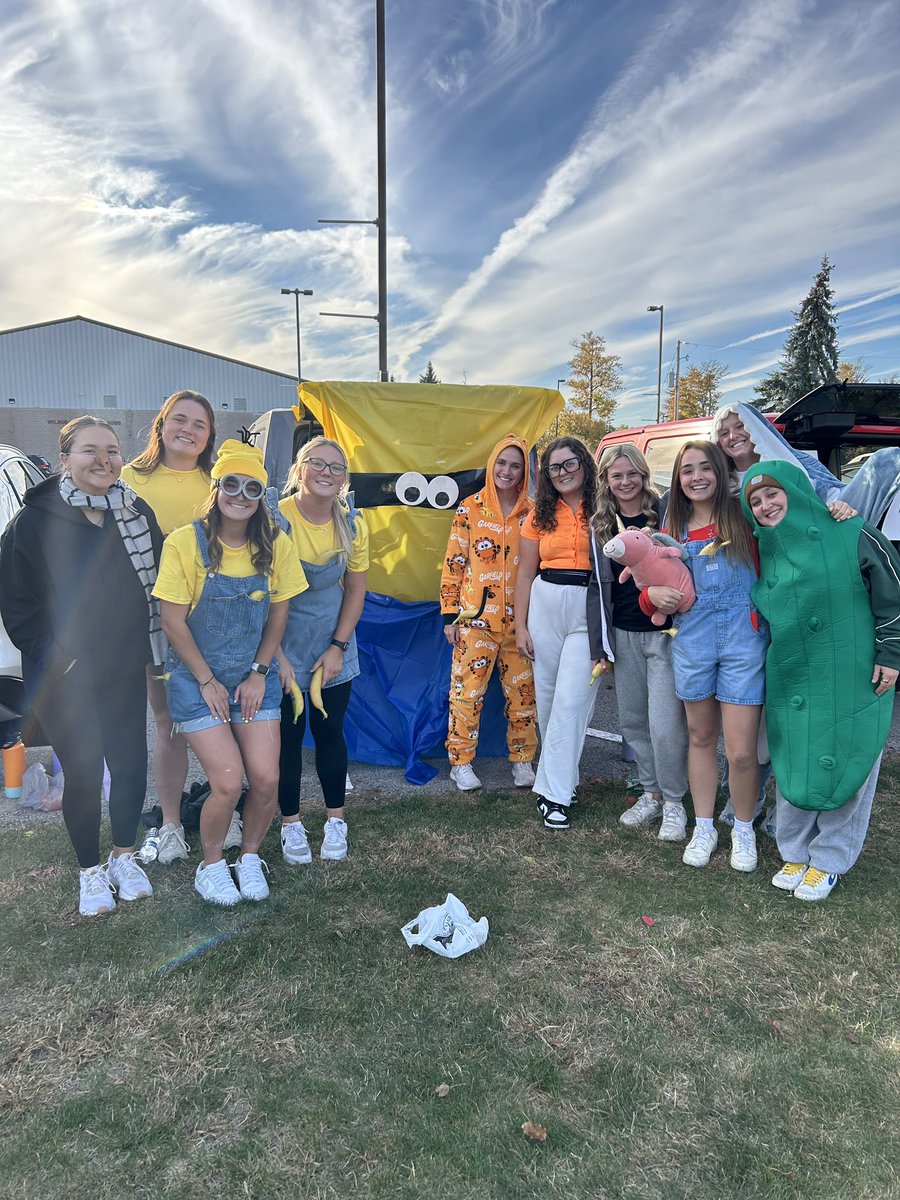UFOilerSoftball's tweet photo. As we are moving into the offseason our team has been getting into the Halloween Spirit with Miracle League of Findlay and SAAC Trunk or Treat!! 🎃 https://t.co/g1yZUiKR9R