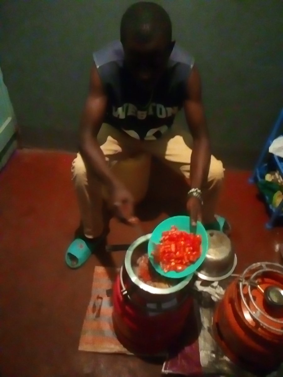 Augusti2210's tweet photo. Tuachane na ball kama vini hawin hii Balloon d"or https://t.co/qPhT7dD0Yj
