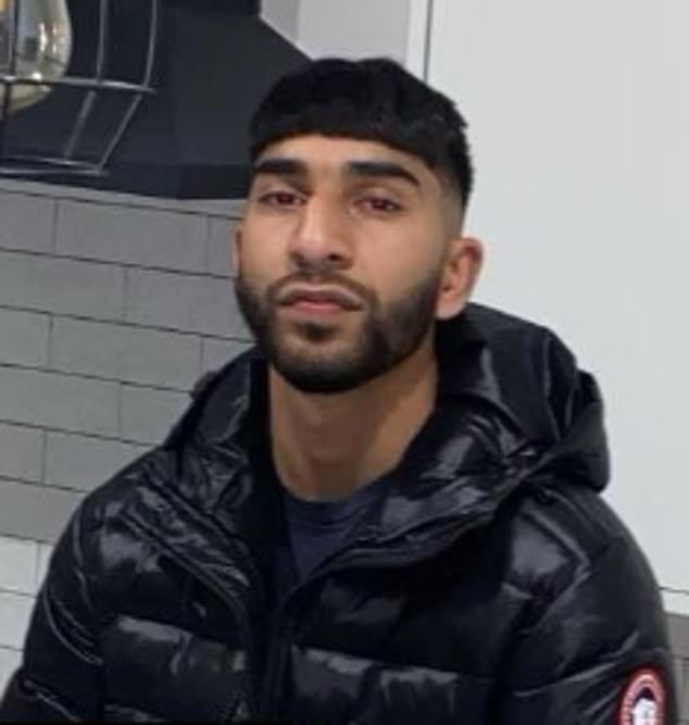 AshleaSimonAFE's tweet photo. How long do you think this creature will get?

Punched a female officer breaking her nose, attacked armed officers at an airport and he’s still FREE. https://t.co/qjaxdchd8s