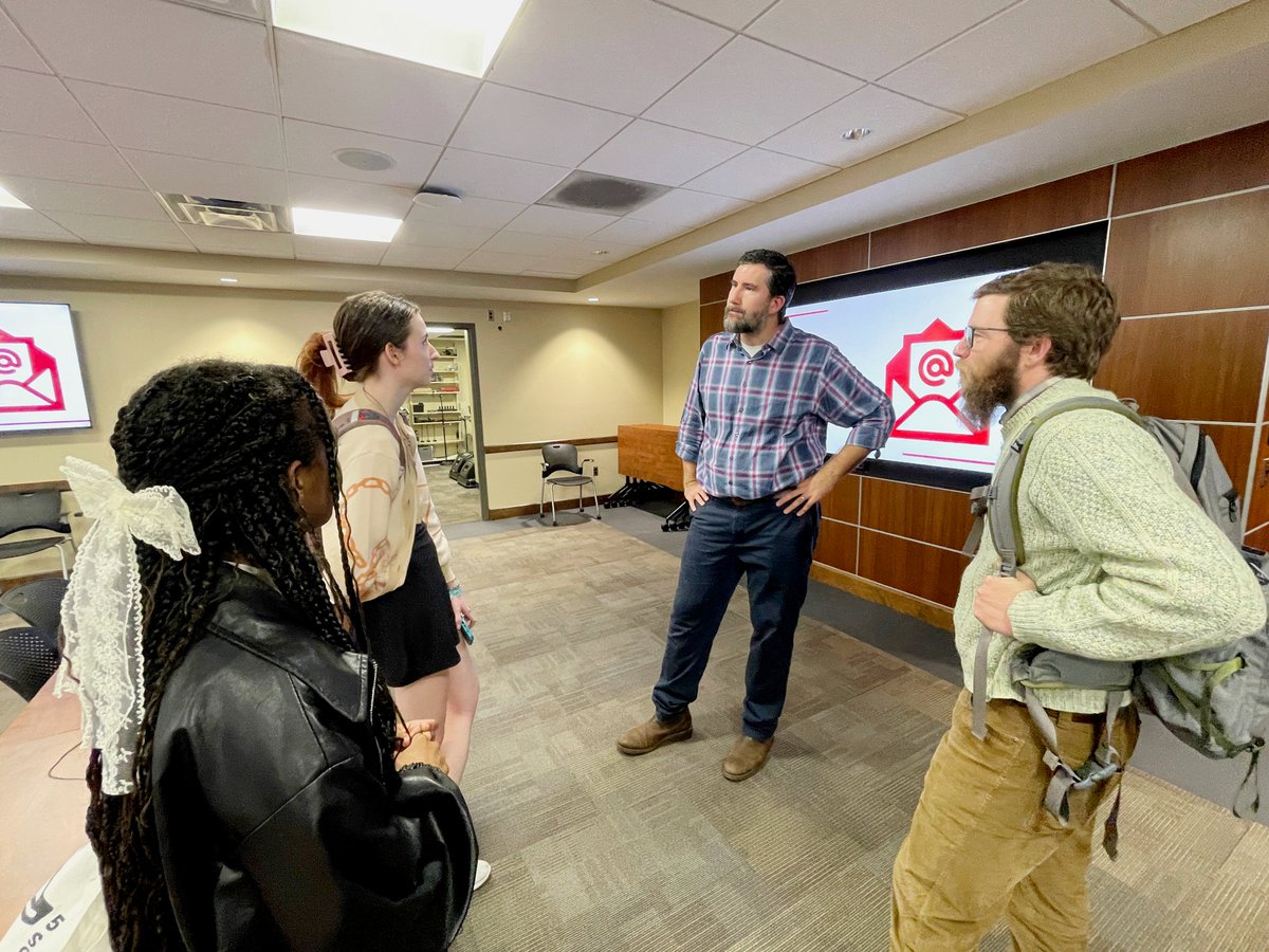 VT English tweet media