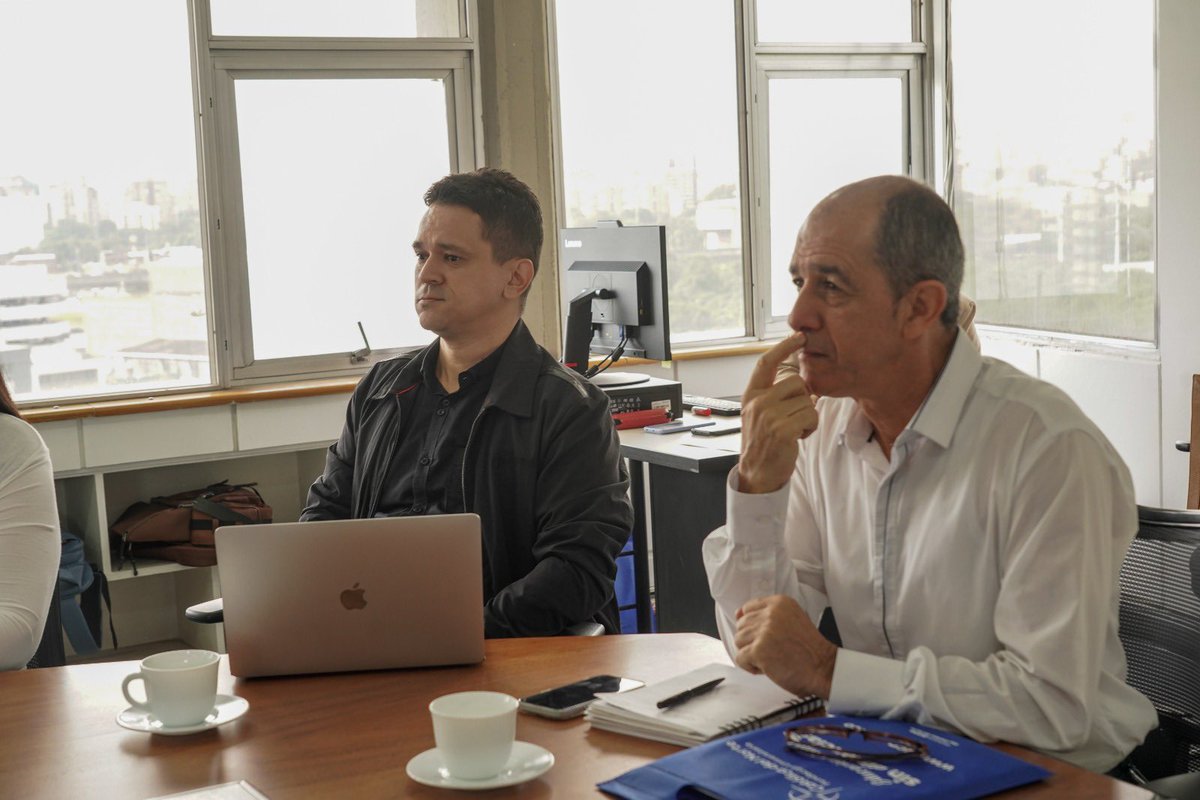 johnalbeirogir's tweet photo. En Comité Directivo, con los subdirectores realizamos la selección del estudio prospectivo regional de Antioquia de cara al 2035. Orientando la toma de decisiones estratégicas en los ejes misionales del SENA y articulando las acciones de los centros de formación. https://t.co/giWOan1GTU