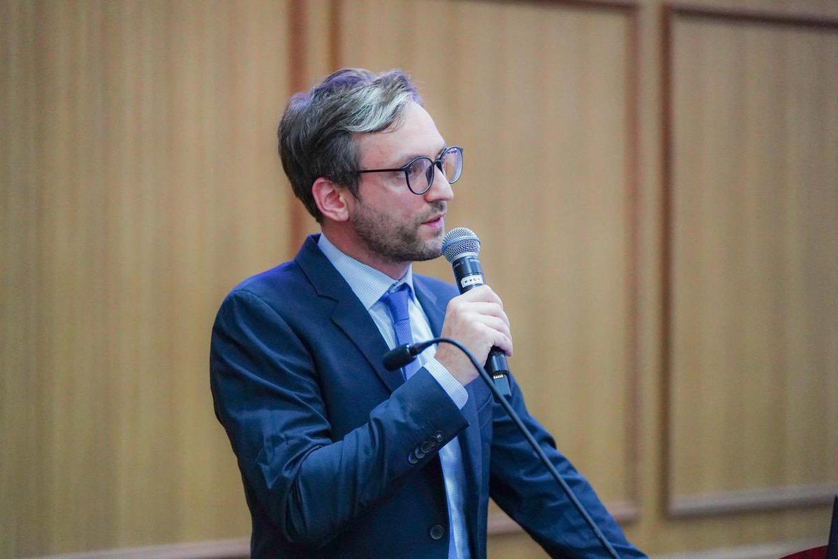 MFAORmv's tweet photo. We were thrilled to welcome Prof. @valentin_schatz , an expert on international fisheries law for an insightful lecture on UNCLOS, particularly the prescriptive and enforcement jurisdictions of coastal states, the UN Fish Stocks Agreement (UNFSA), and the role of Regional Fisheries Management Organizations (RFMOs). 

This session, held in collaboration with the @MvBarCouncil and the Faculty of Shari’a and Law of @MNUedu provided a deep dive into critical maritime issues, fostering a better understanding of coastal state rights and responsibilities in sustainable resource management. 

Thank you, Prof. Schatz, for an engaging and informative session that left attendees with a new perspective on ocean governance!