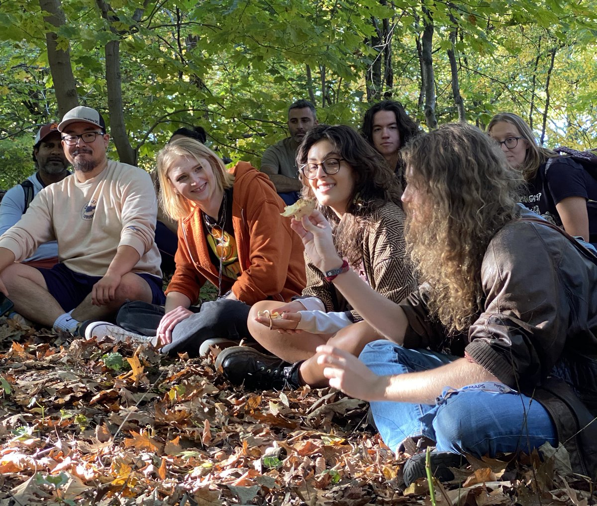baystaters's tweet image. Fantastic fall forage 🍂🍄
Enjoy the leaves before they're gone