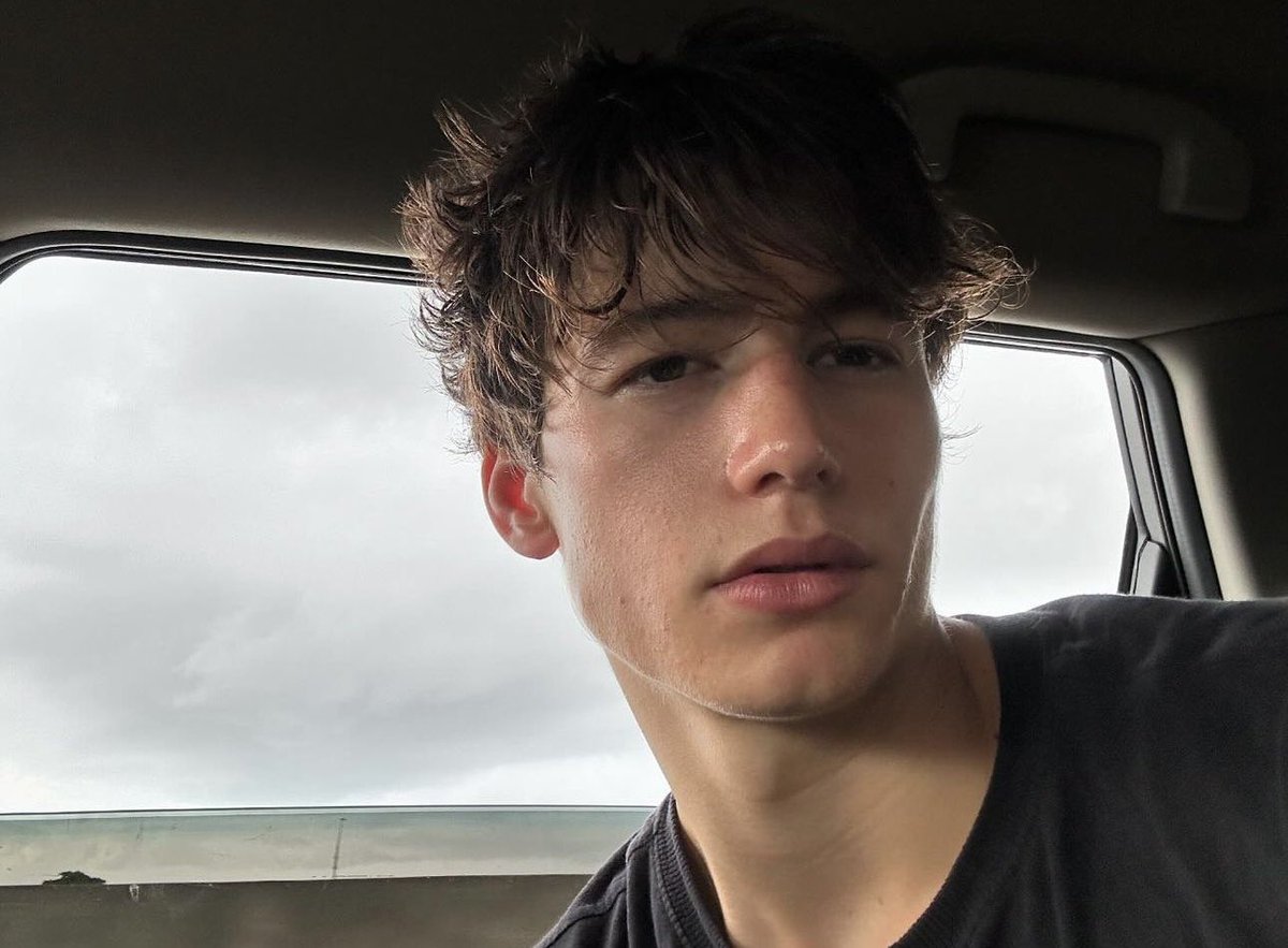 mjussyy's tweet photo. he’s fucking WASIAN? https://t.co/s8gksHrQYJ