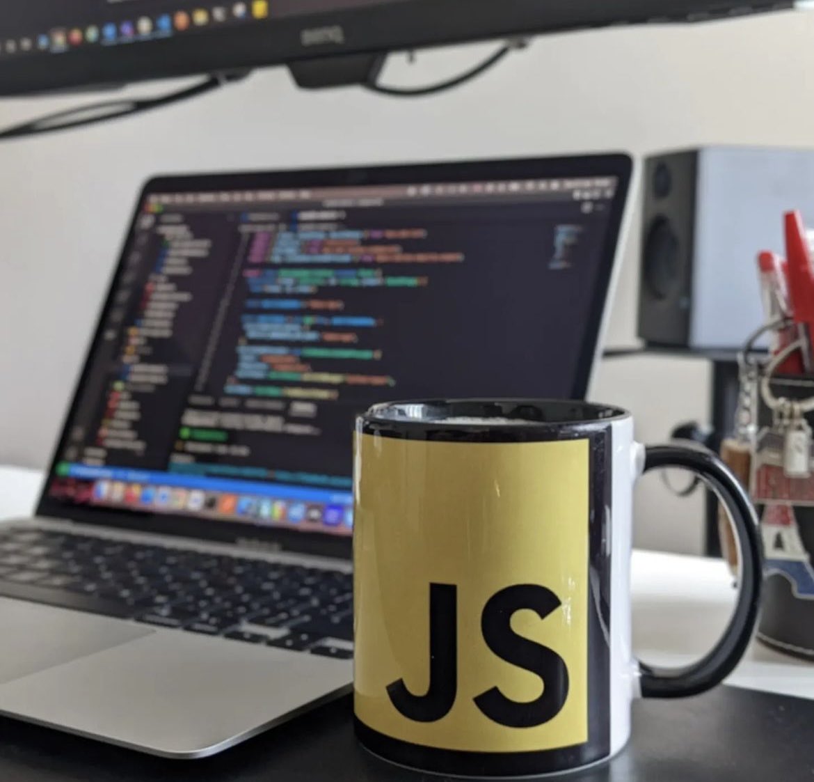 gozkybrain4u's tweet image. Javascript can build anything, why the hate?
