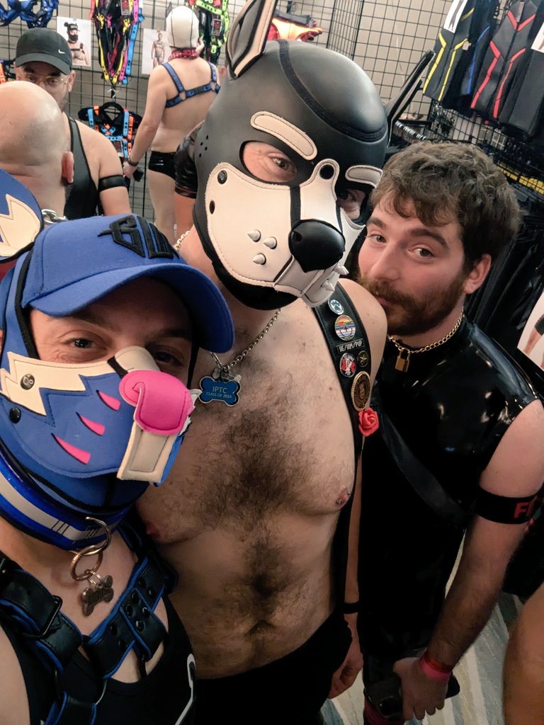 PupMoose838's tweet photo. Spontaneous visit to #MIR28!
The market was amazing and ran into so many friendly faces!!!
Looking forward to next year's event!
@Epicmonster965 https://t.co/ou0rK9dEn2