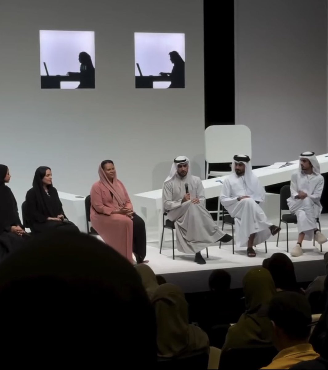 كان شرف لنا تقديم مسرحية "هامور لا يغادر المكتب" في جامعة نيويورك - أبوظبي حيث تتناول بأسلوب ساخر التعقيدات البيروقراطية التي تحدث حول العالم في أماكن العمل بطاقم أكثر من رائع وعلى رأسهم المخرجة المبدعة <a href="/rzreem/">ريــم</a>  ونفتخر بأن هذا العمل إماراتي بإمتياز