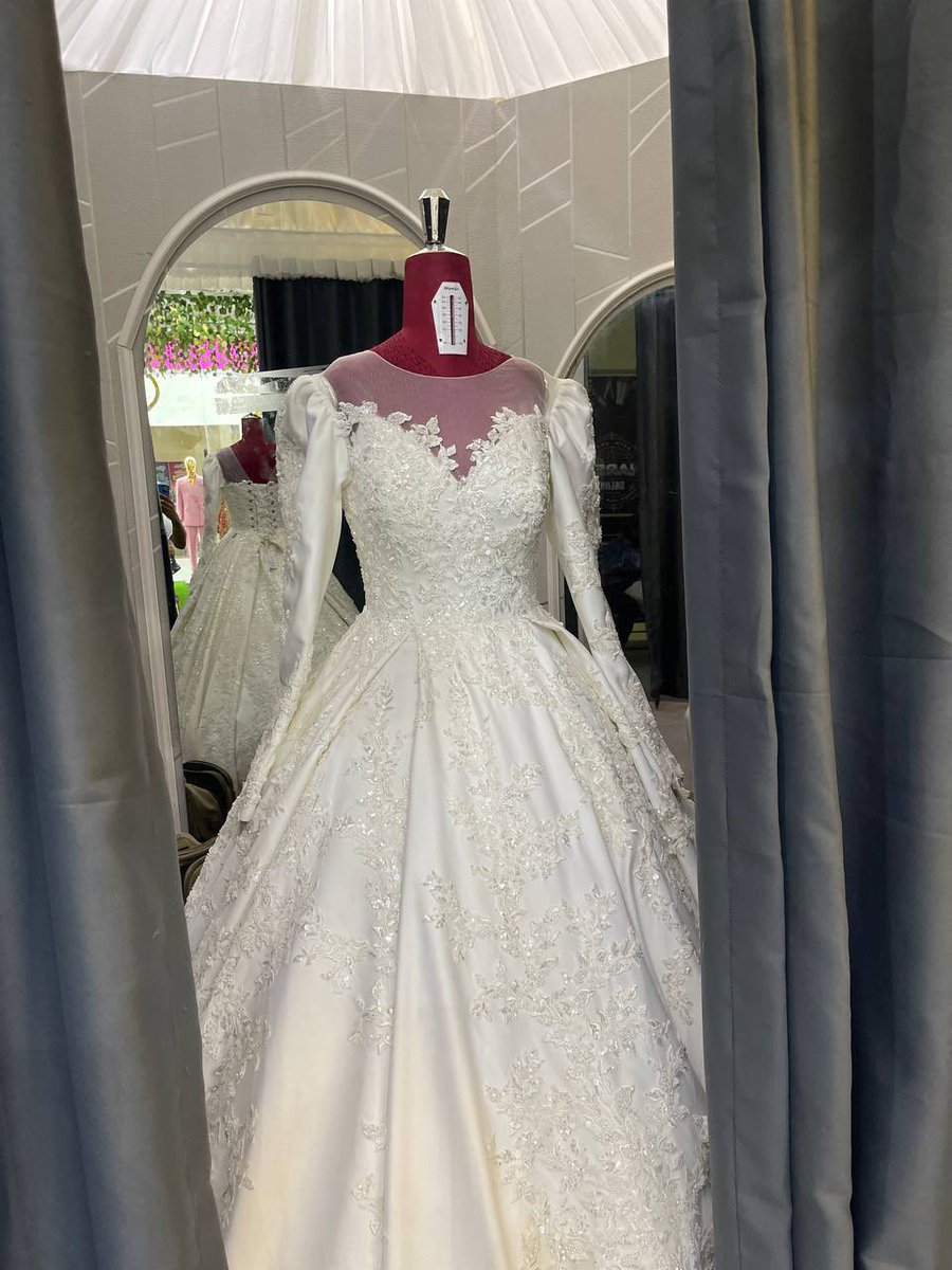 Sharersmarket's tweet photo. Discover a stunning selection of bridal gowns designed to make you feel beautiful and confident on your special day.

Visit our bridal store today or call us at +2348089062085.

#SharersMarket #Sharers #bridalstore #skincare #shopsmart #AllInOne #stylemeetscomfort https://t.co/8LW3ZLFwCp