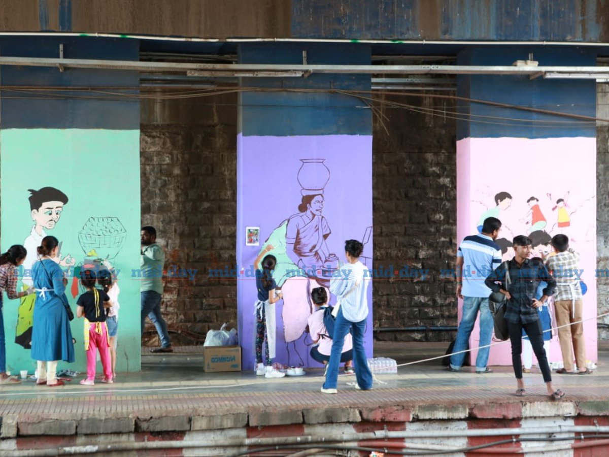 mid_day's tweet photo. Students, artists, and NGOs transform #CurreyRoad, #DockyardRoad, and #MasjidBunder railway stations with stunning wall art

Via: @rajtoday 

#Mumbai #Railways #News https://t.co/6C6vtEUvxB