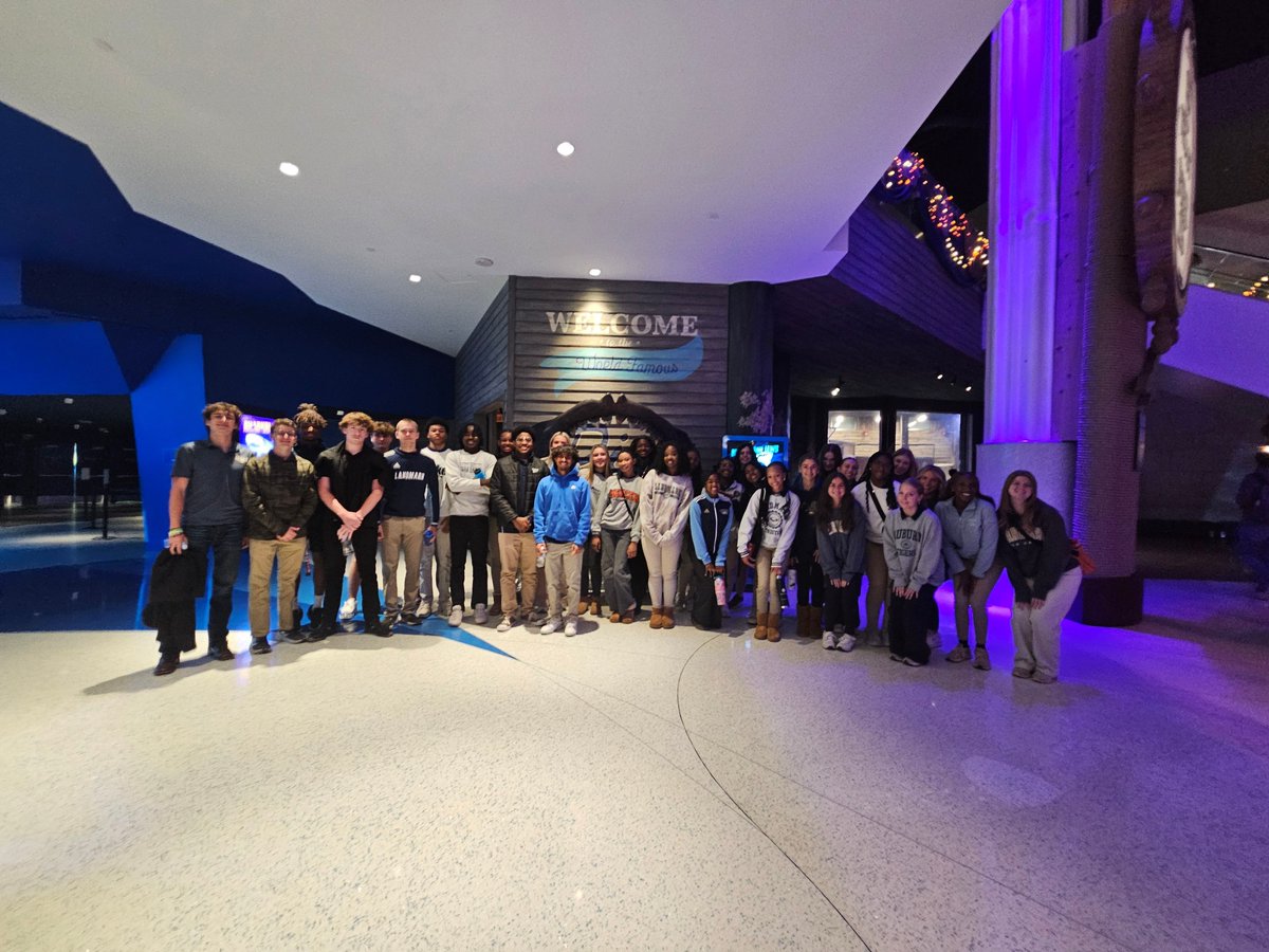 Landmark_LCS's tweet image. Exploring the depths of marine life at the Georgia Aquarium! 🌊🐠 We love an experiential learning opportunity, and our marine biology students had just that as they ventured through the Georgia Aquarium on their annual field trip!🌟 
#FieldTripFun #FutureMarineBiologists #LCS