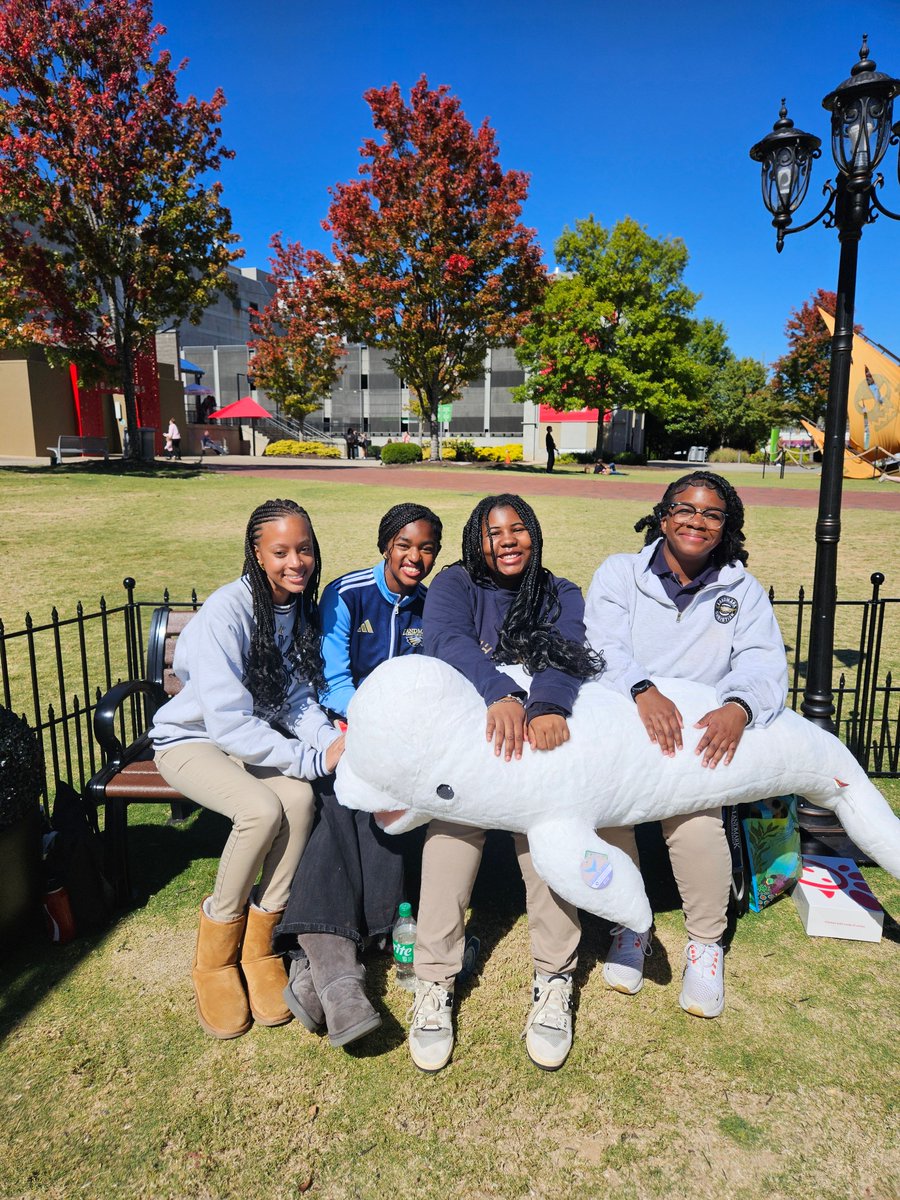 Landmark_LCS's tweet image. Exploring the depths of marine life at the Georgia Aquarium! 🌊🐠 We love an experiential learning opportunity, and our marine biology students had just that as they ventured through the Georgia Aquarium on their annual field trip!🌟 
#FieldTripFun #FutureMarineBiologists #LCS