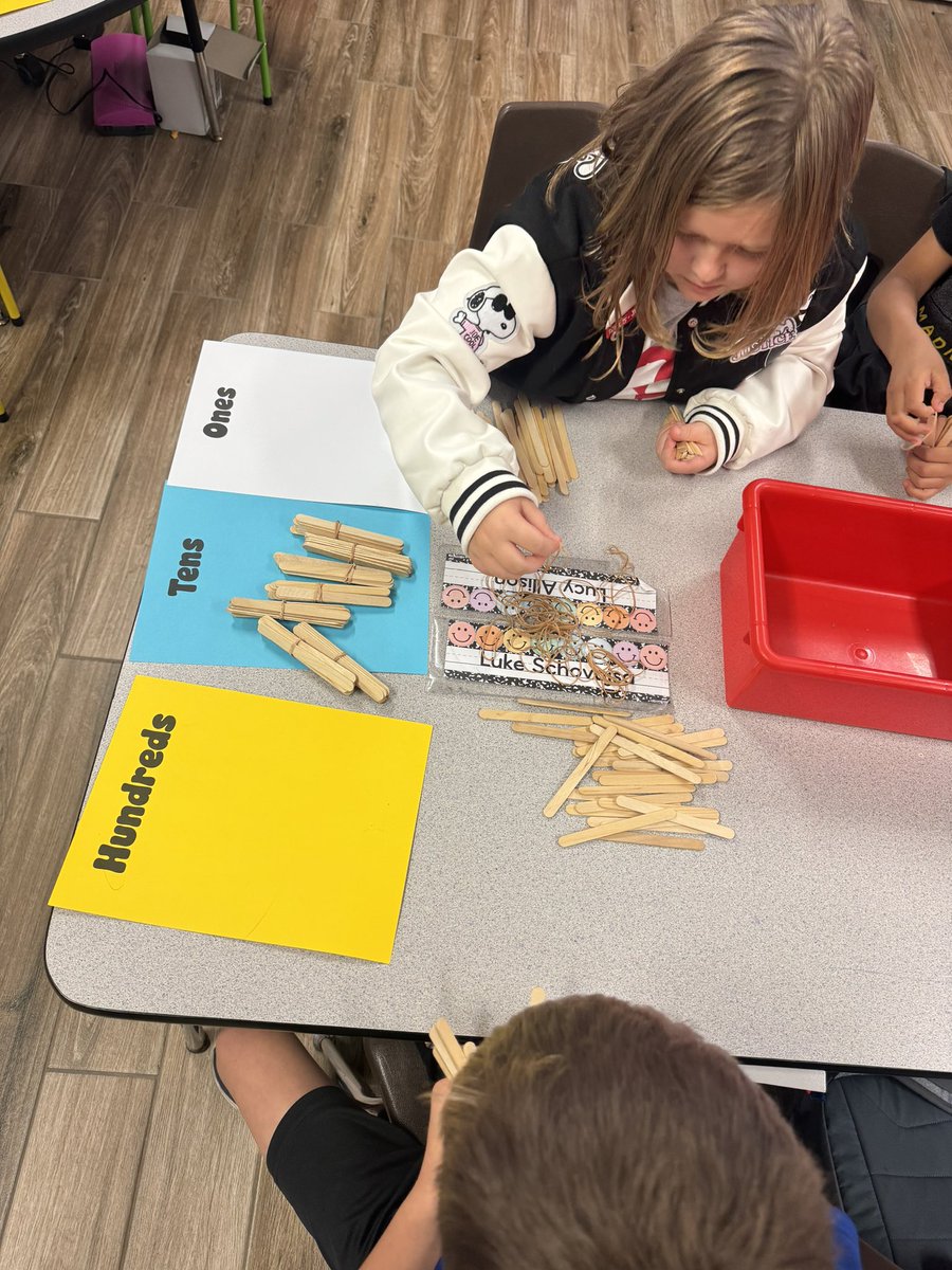 Exploring ways to group numbers by bundling and sorting craft sticks <a href="/HumbleISD_FE/">Foster Elementary</a>