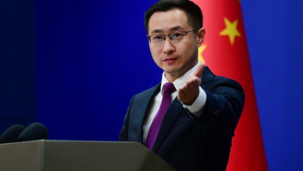 El bloqueo estadounidense a Cuba ha causado un gran daño al desarrollo económico y social de Cuba y a la vida de su pueblo. China llama a EEUU a levantar su bloqueo y sanciones contra Cuba lo antes posible y sacar a Cuba de la "lista de patrocinadores del terrorismo".