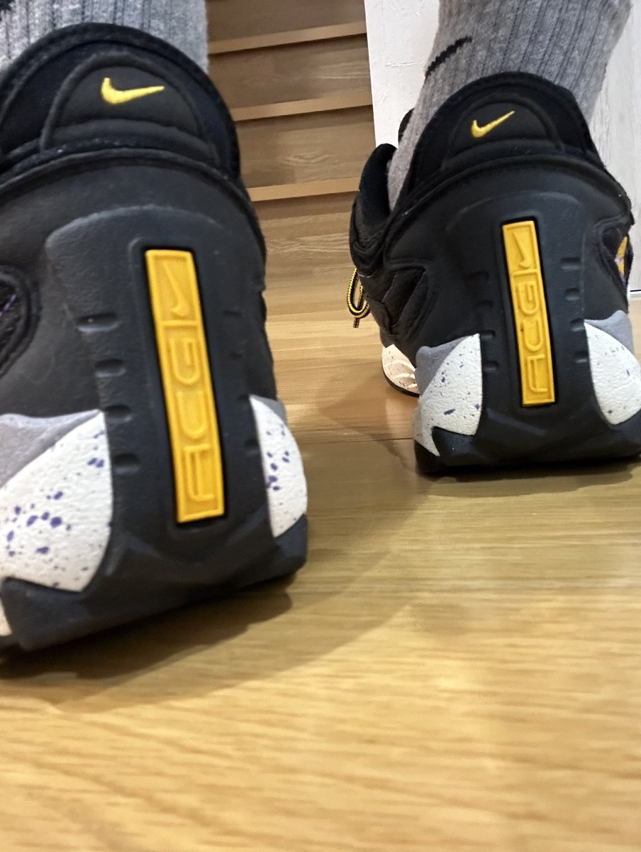 youchih20301's tweet photo. 復刻AIR SKARN
BLACK/UNIVERSITY GOLD-PSYCHIC PURPLE
ローカットのバッシュ履いてるようなホールド感と無骨なデザインが良き
見るより履くと格好良さが際立つ
コレクション収集は下駄箱入りきらなくなってきて嫁に怒られるのでこの辺で一旦休憩
#acg
#allconditiongear https://t.co/mdBP4U4W5Q