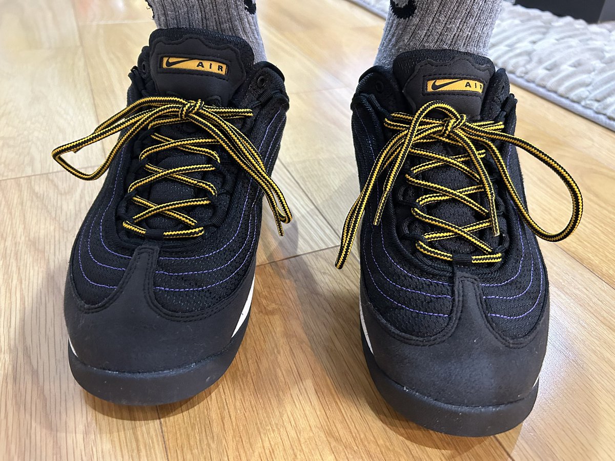 youchih20301's tweet photo. 復刻AIR SKARN
BLACK/UNIVERSITY GOLD-PSYCHIC PURPLE
ローカットのバッシュ履いてるようなホールド感と無骨なデザインが良き
見るより履くと格好良さが際立つ
コレクション収集は下駄箱入りきらなくなってきて嫁に怒られるのでこの辺で一旦休憩
#acg
#allconditiongear https://t.co/mdBP4U4W5Q